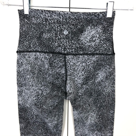 LULULEMON WUNDER UNDER HI-RISE LEGGING SIZE 6 - Picture 6 of 9